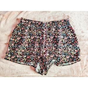 H&M Divided Women's Floral Black and Mutlicolored Shorts with Pockets Size 10